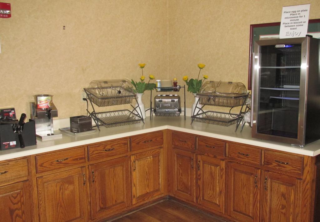 מלון Baymont By Wyndham Lafayette Airport מראה חיצוני תמונה