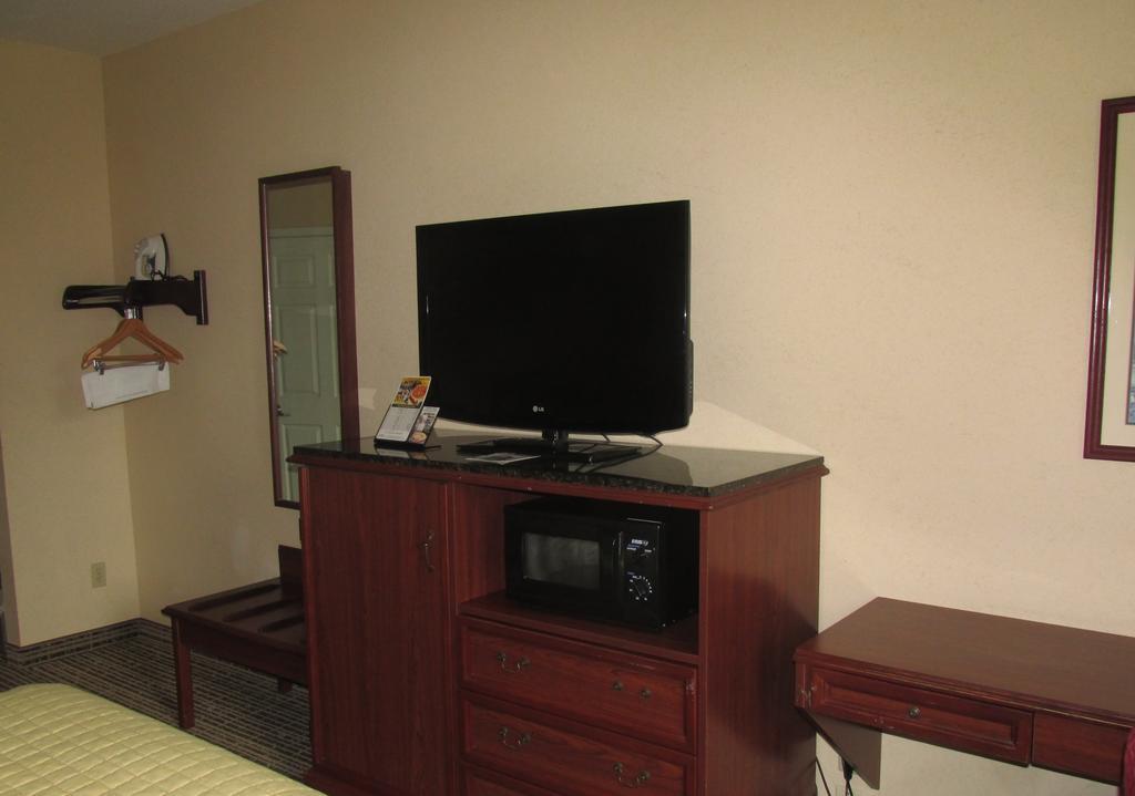 מלון Baymont By Wyndham Lafayette Airport חדר תמונה