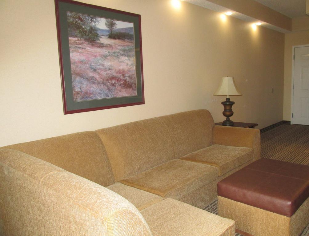 מלון Baymont By Wyndham Lafayette Airport מראה חיצוני תמונה
