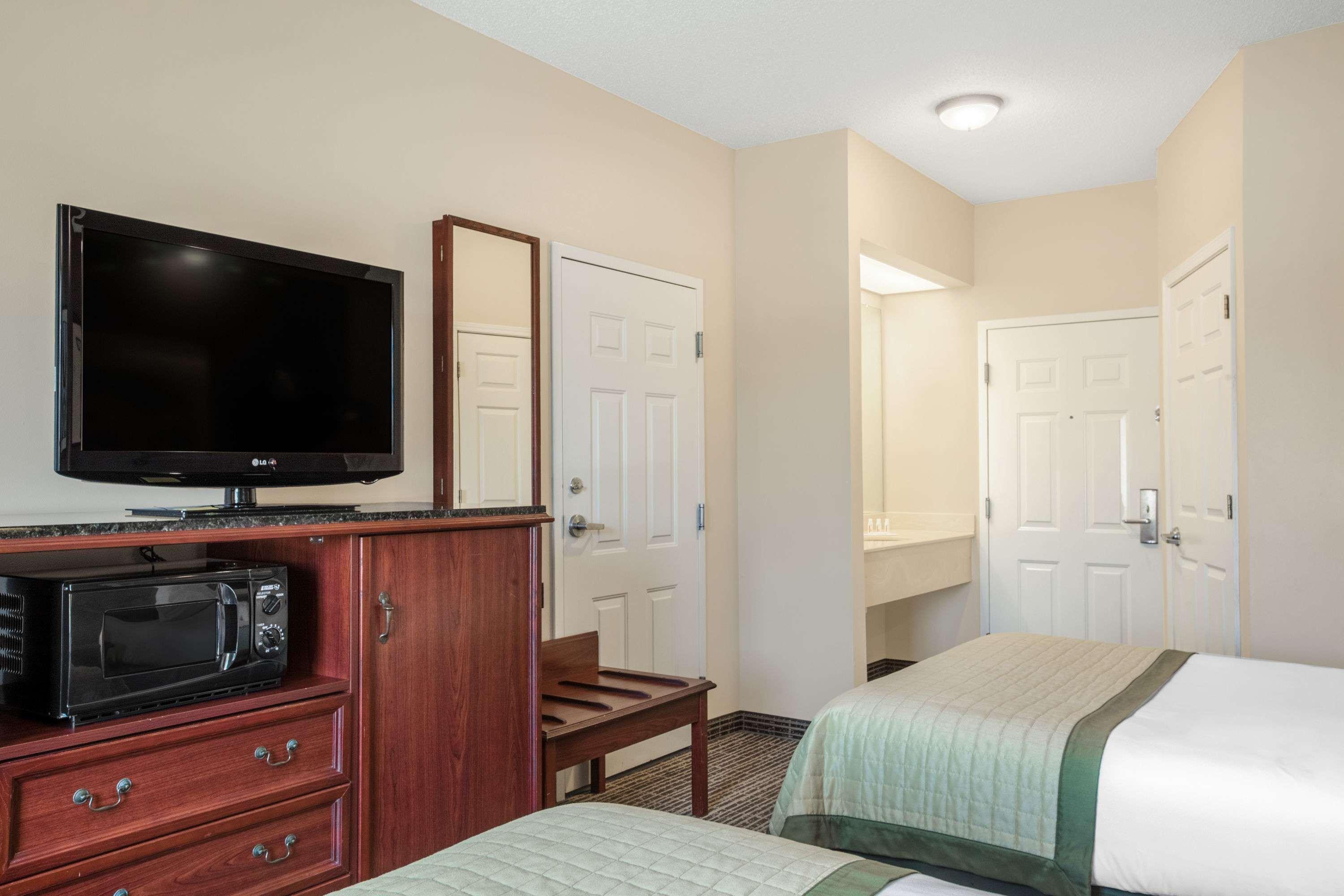מלון Baymont By Wyndham Lafayette Airport מראה חיצוני תמונה