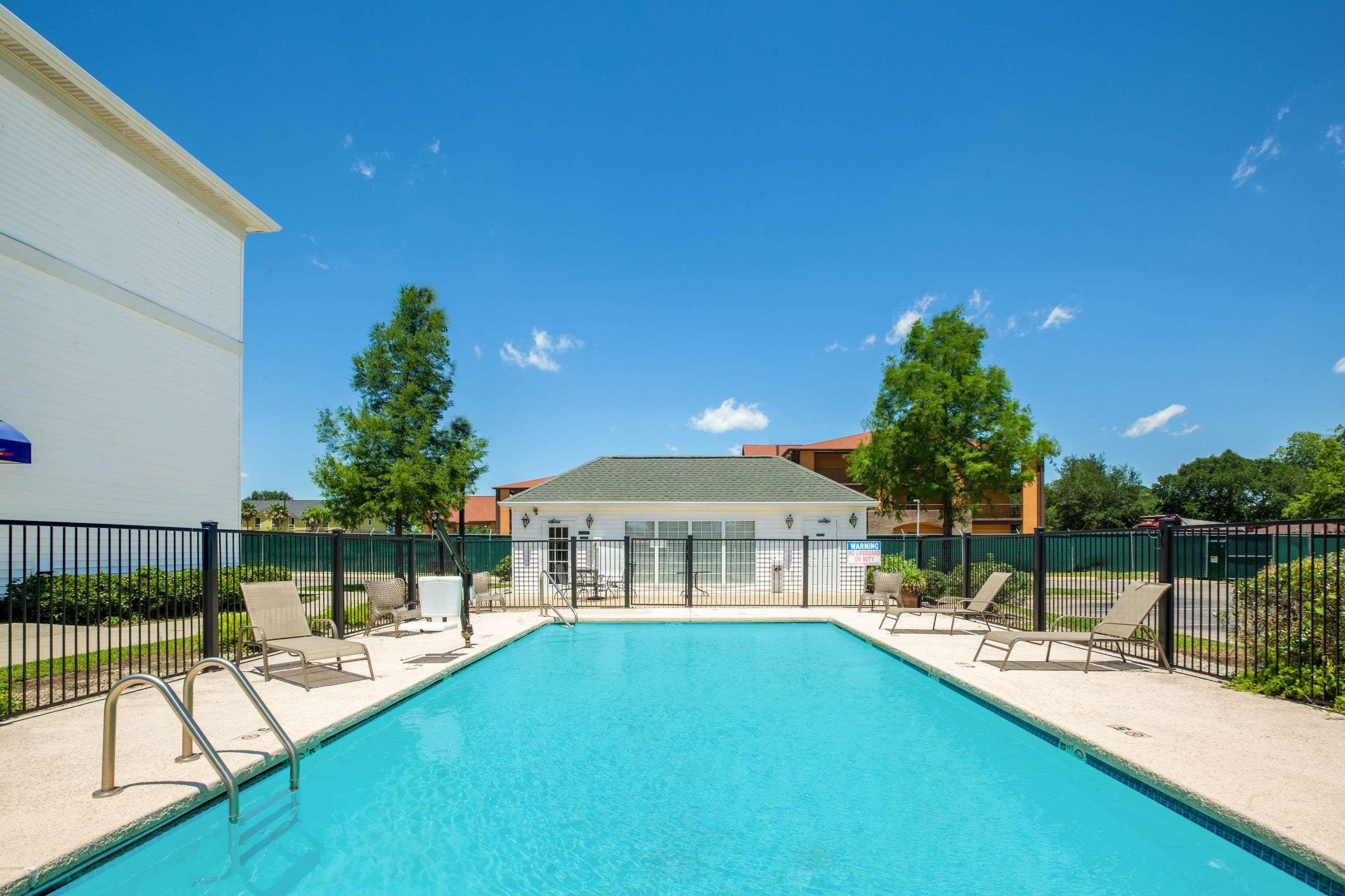מלון Baymont By Wyndham Lafayette Airport מראה חיצוני תמונה