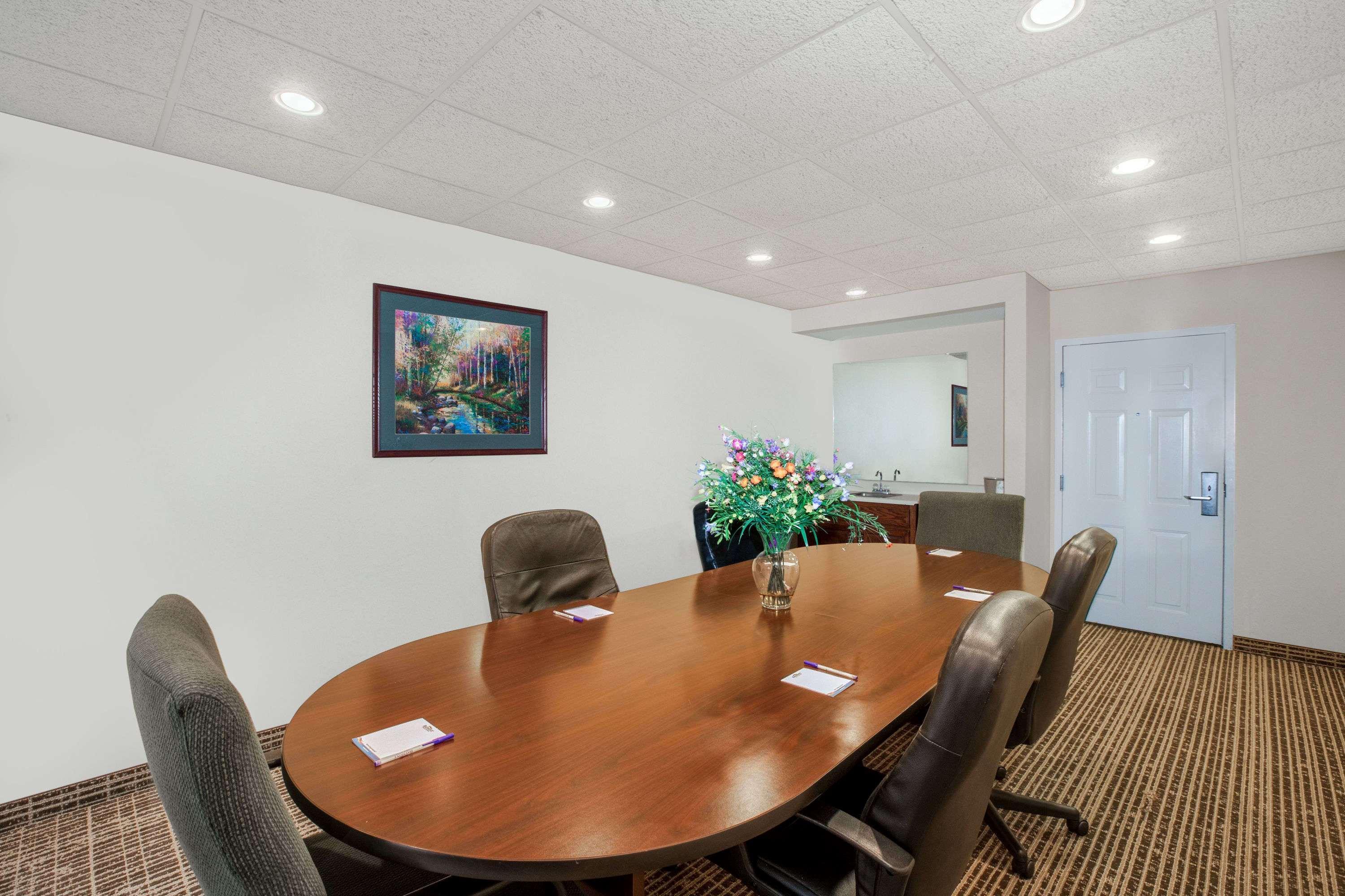 מלון Baymont By Wyndham Lafayette Airport מראה חיצוני תמונה