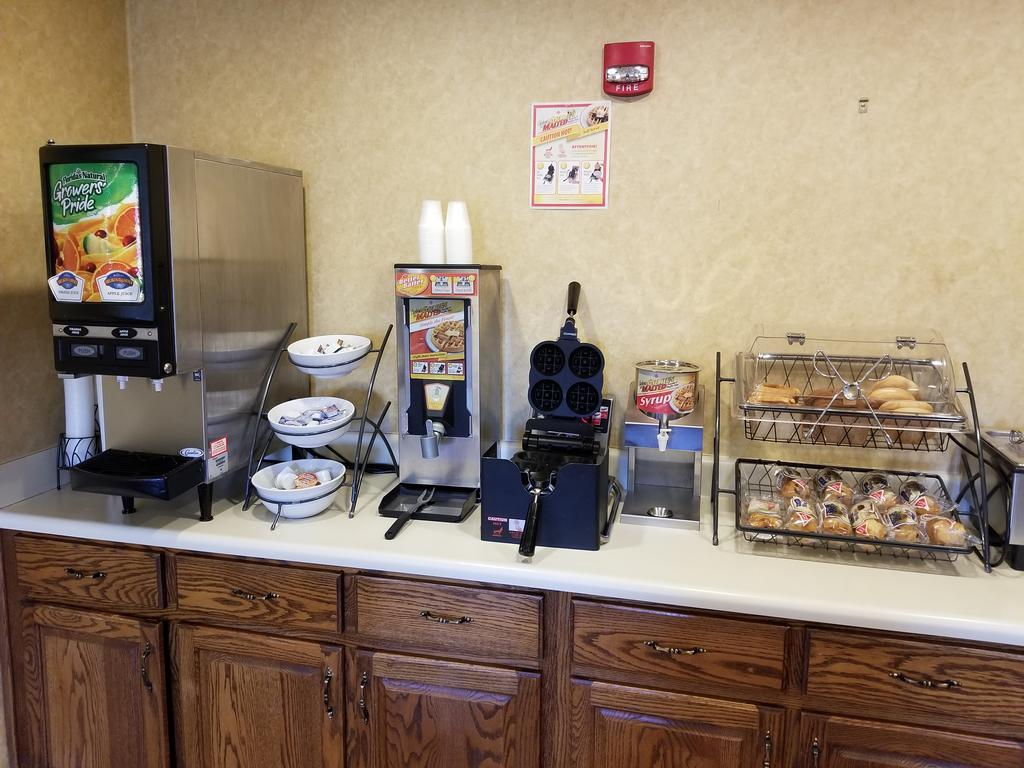 מלון Baymont By Wyndham Lafayette Airport מראה חיצוני תמונה