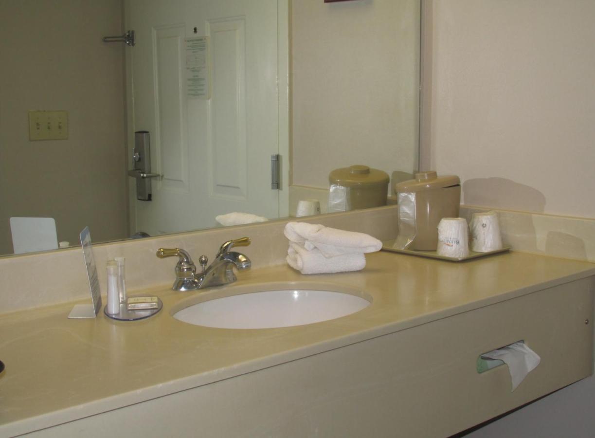 מלון Baymont By Wyndham Lafayette Airport מראה חיצוני תמונה